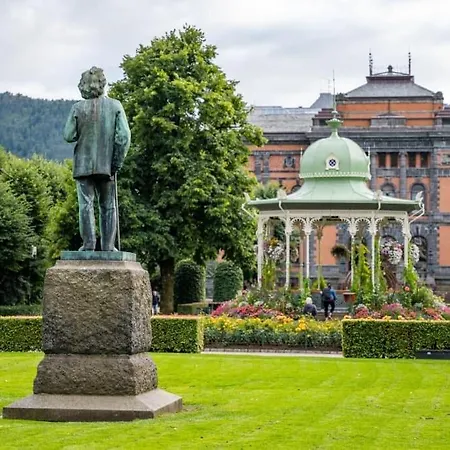 King Bed Great Location Floor 卑爾根