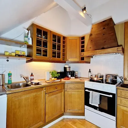 King Bed Great Location Floor Semesterbostad *