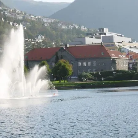 King Bed Great Location Floor Semesterbostad Bergen