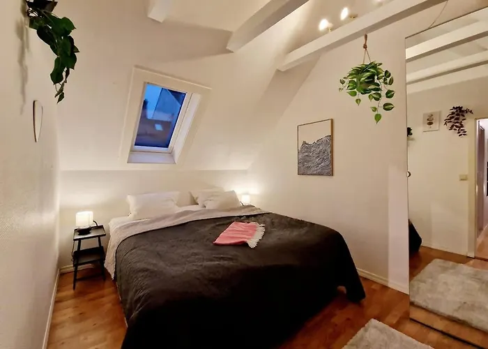 King Bed Great Location Floor Bergen