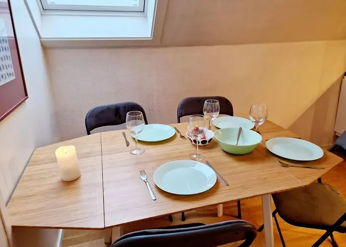 King Bed Great Location Floor *