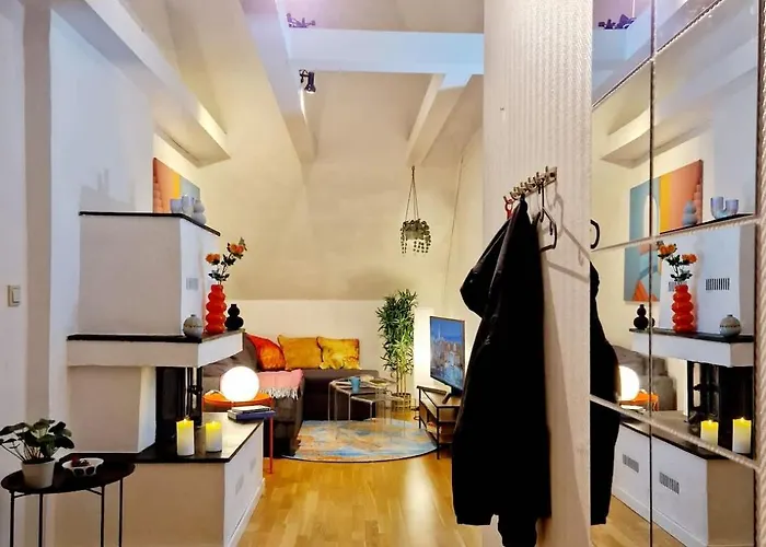 King Bed Great Location Floor